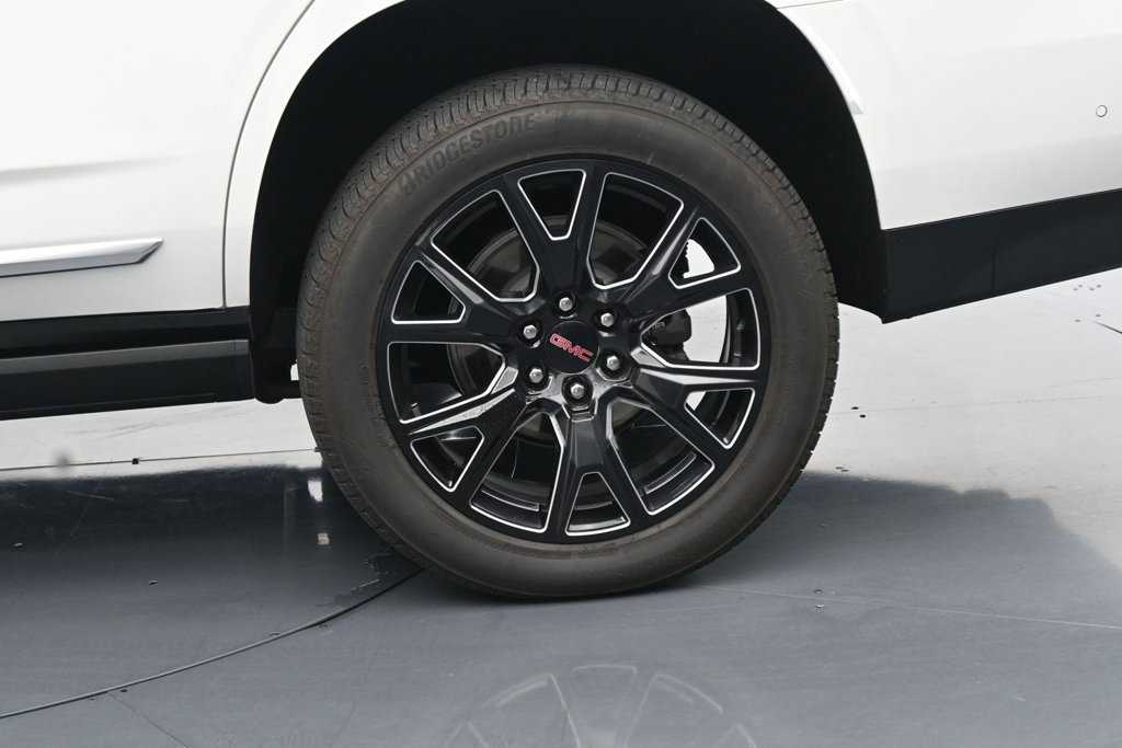 Used 2024 GMC Yukon Denali w/ Advanced Technology Package AWD/4WD image 13