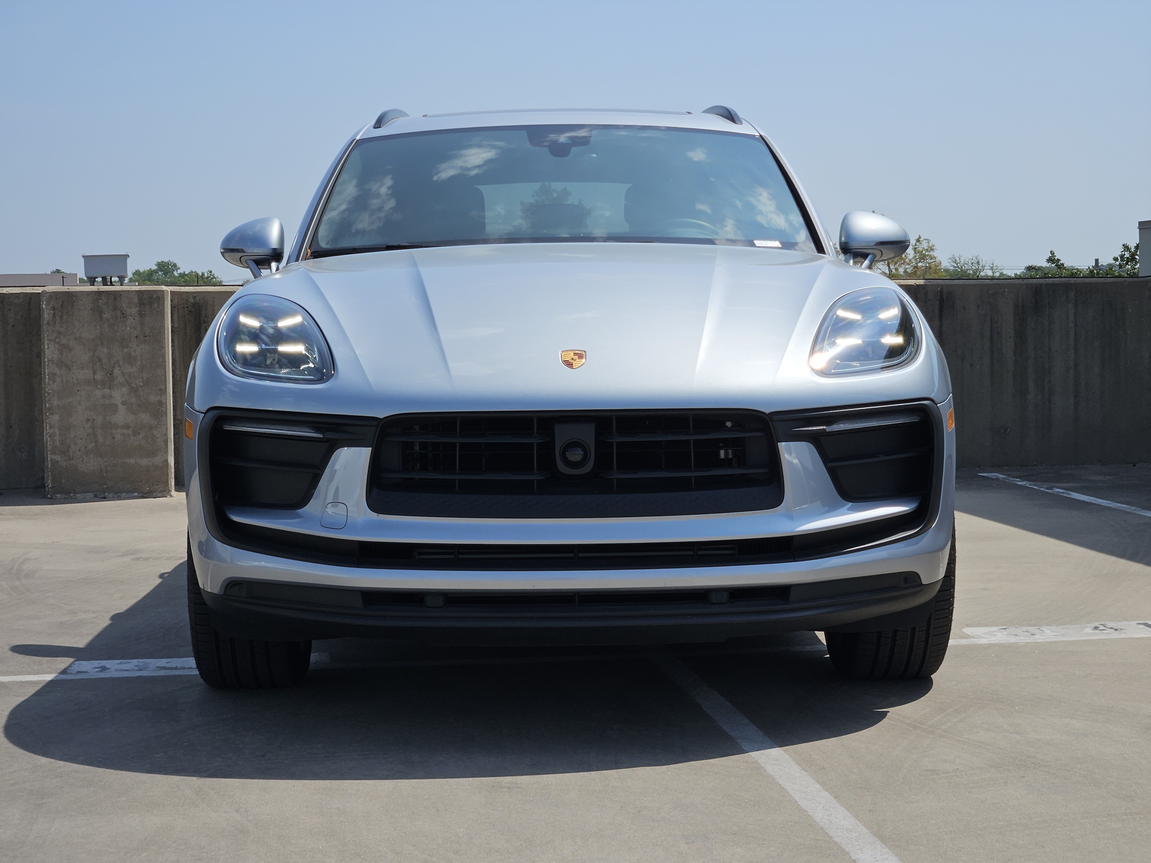 Certified 2025 Porsche Macan AWD/4WD image 11