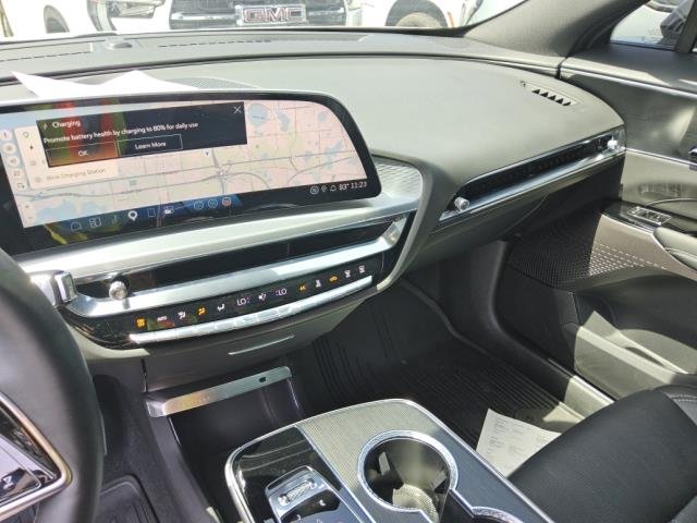Used 2025 Cadillac Lyriq Luxury RWD image 3