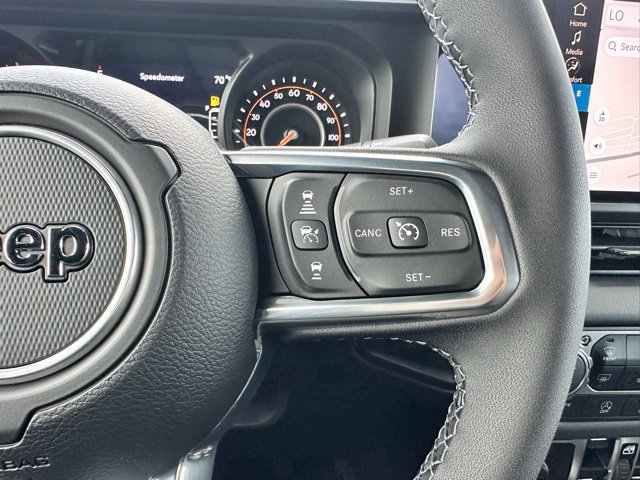 Used 2025 Jeep Wrangler Unlimited Sahara AWD/4WD image 15