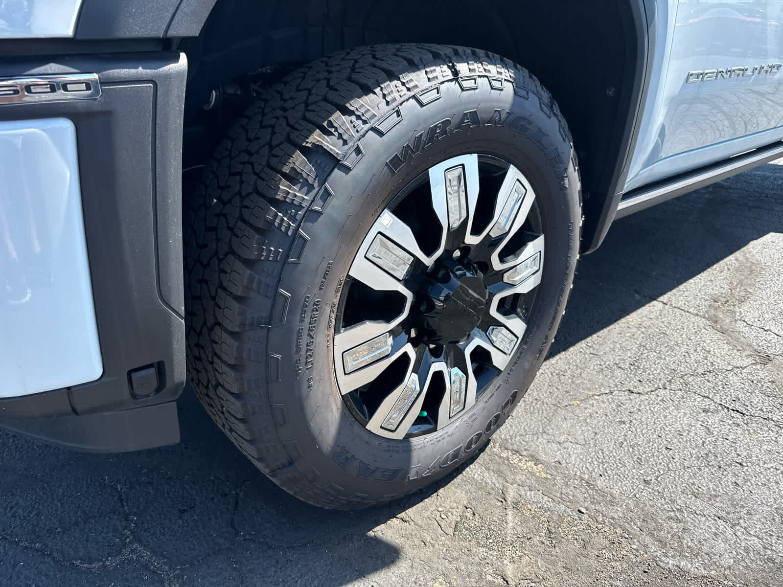New 2026 GMC Sierra 3500 Denali w/ Denali Reserve Package AWD/4WD image 9