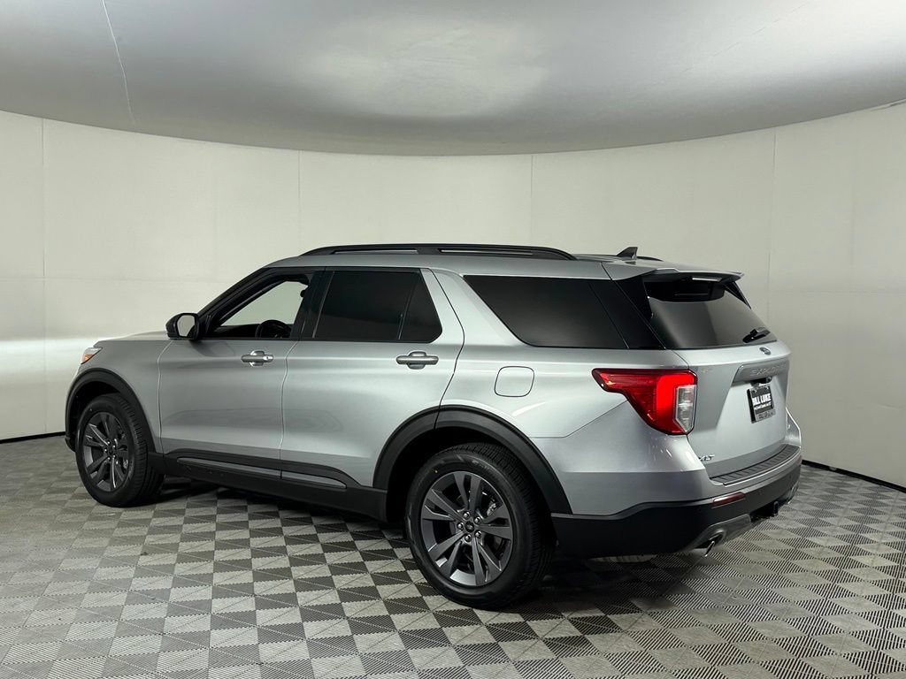 Used 2023 Ford Explorer XLT w/ Equipment Group 202A AWD/4WD image 8