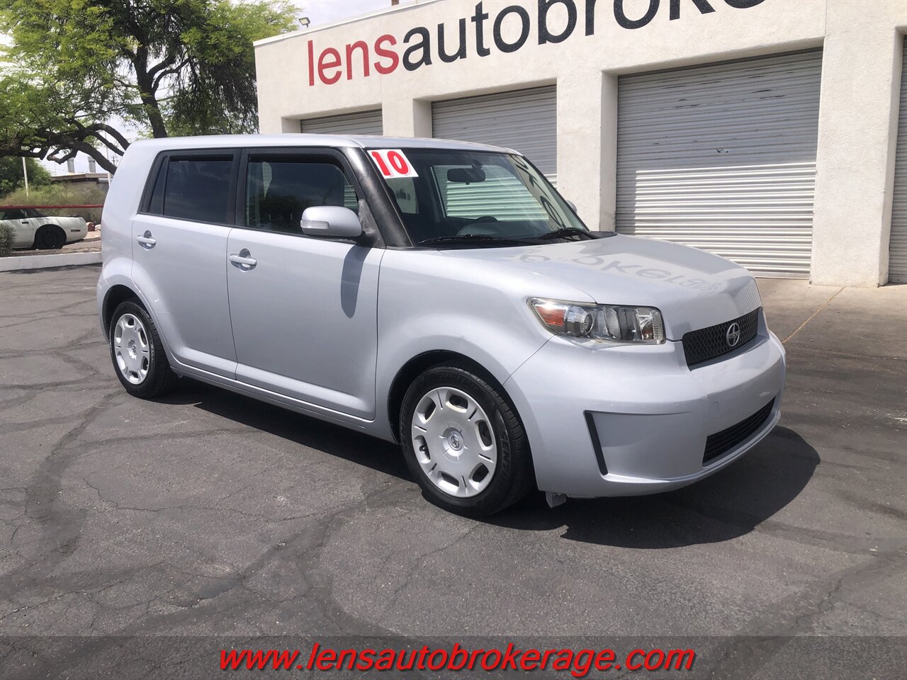 Used 2010 Scion xB FWD image 2