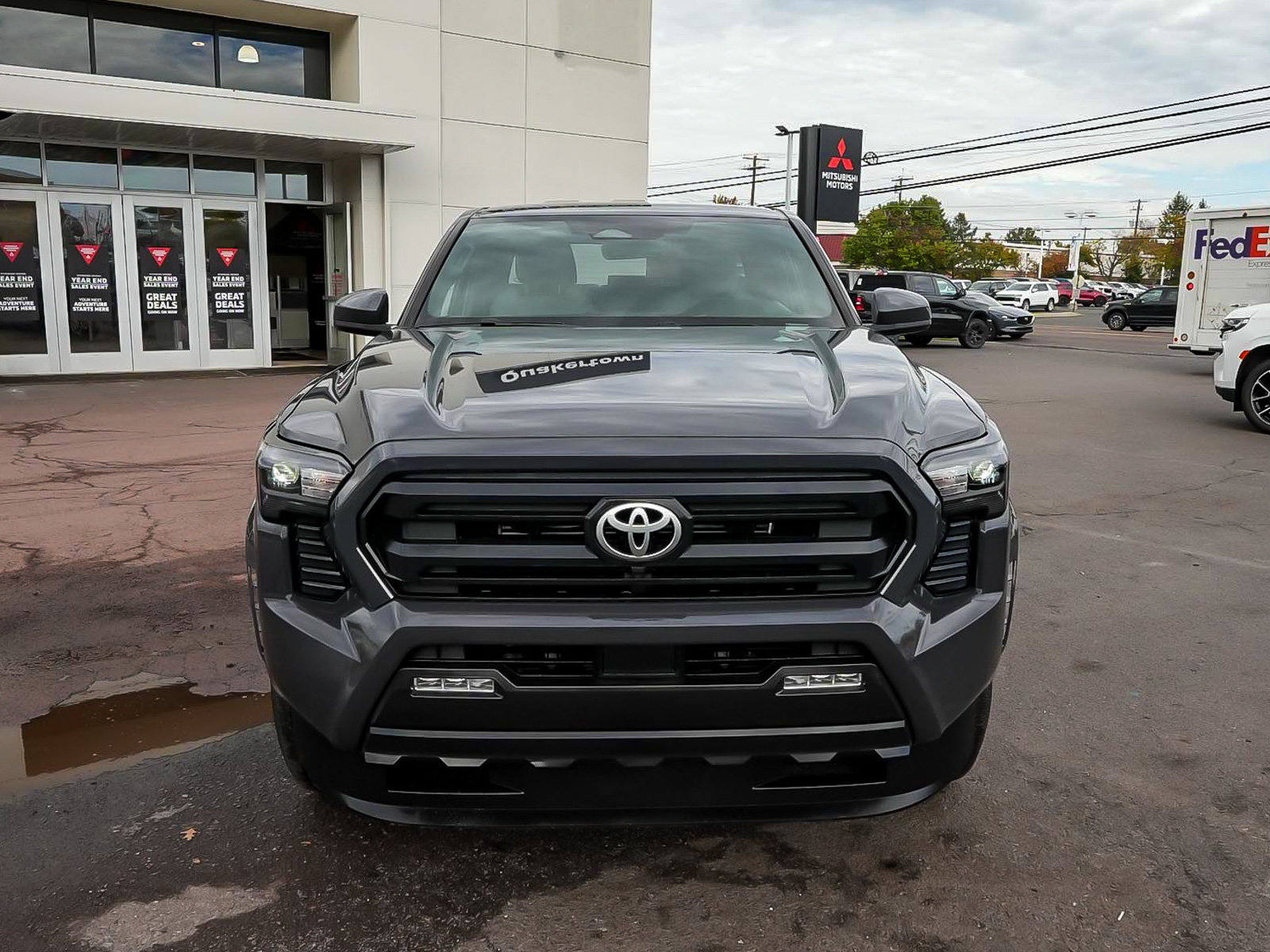 Used 2024 Toyota Tacoma SR5 AWD/4WD image 2