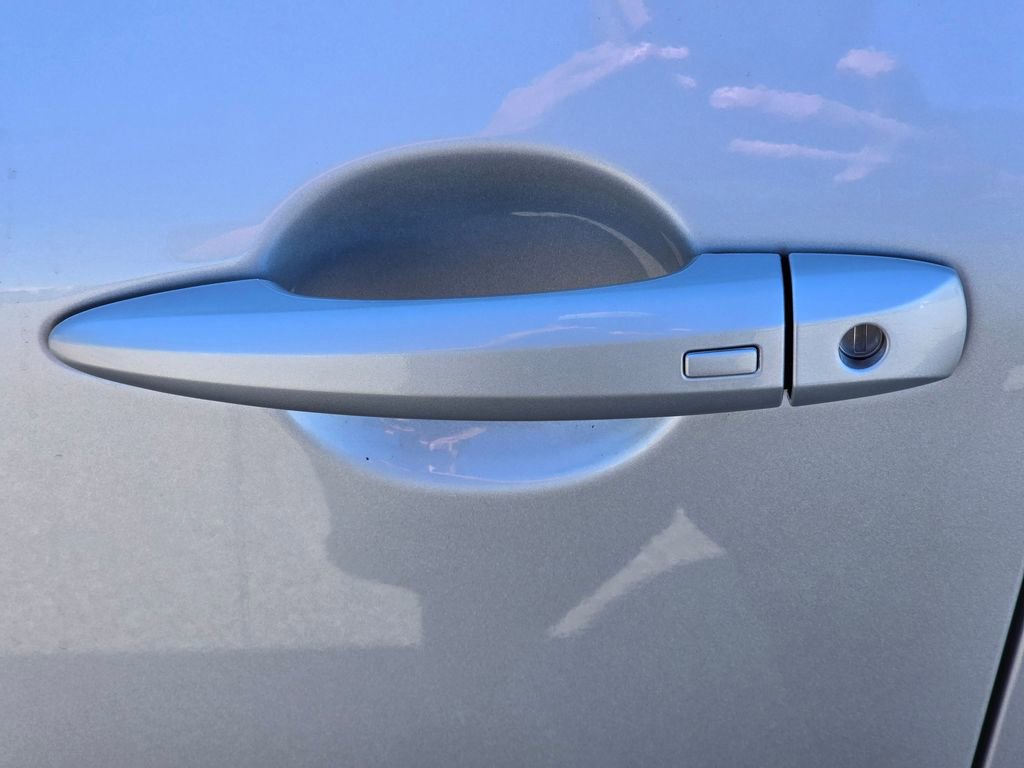 Used 2023 Nissan Rogue SV image 13