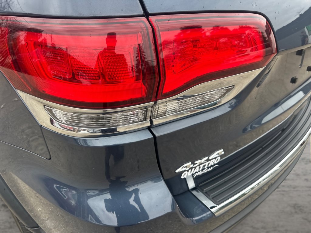 Used 2020 Jeep Grand Cherokee Limited AWD/4WD image 21