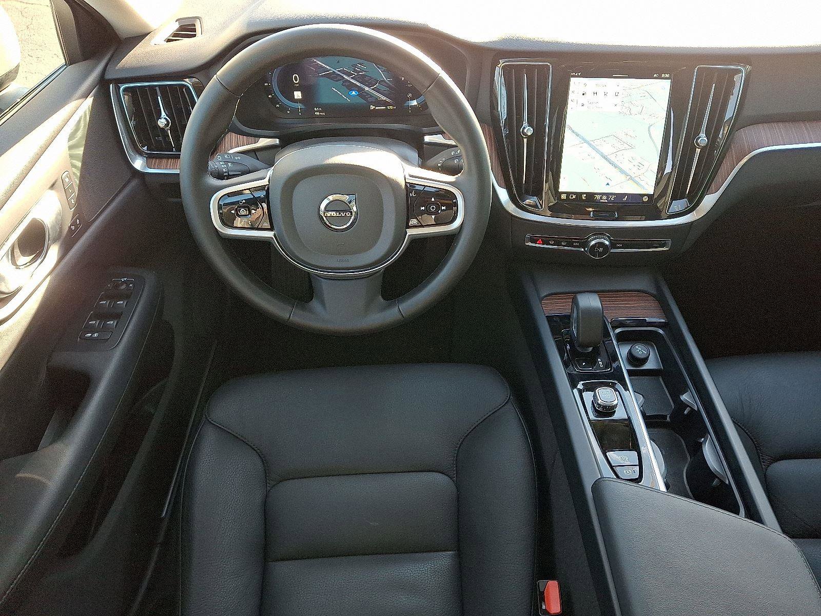 Used 2025 Volvo V60 B5 Cross Country Plus image 11