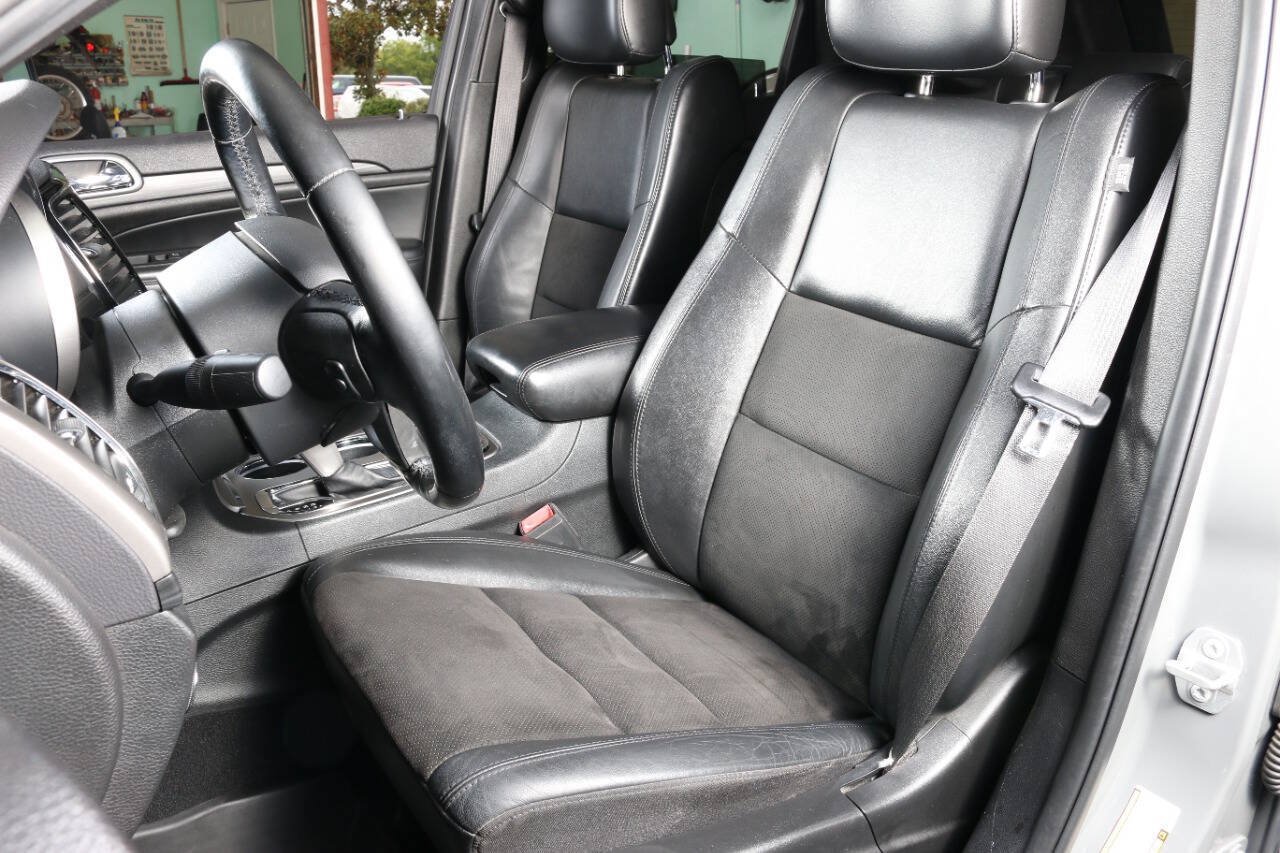 Used 2020 Jeep Grand Cherokee Altitude RWD image 29