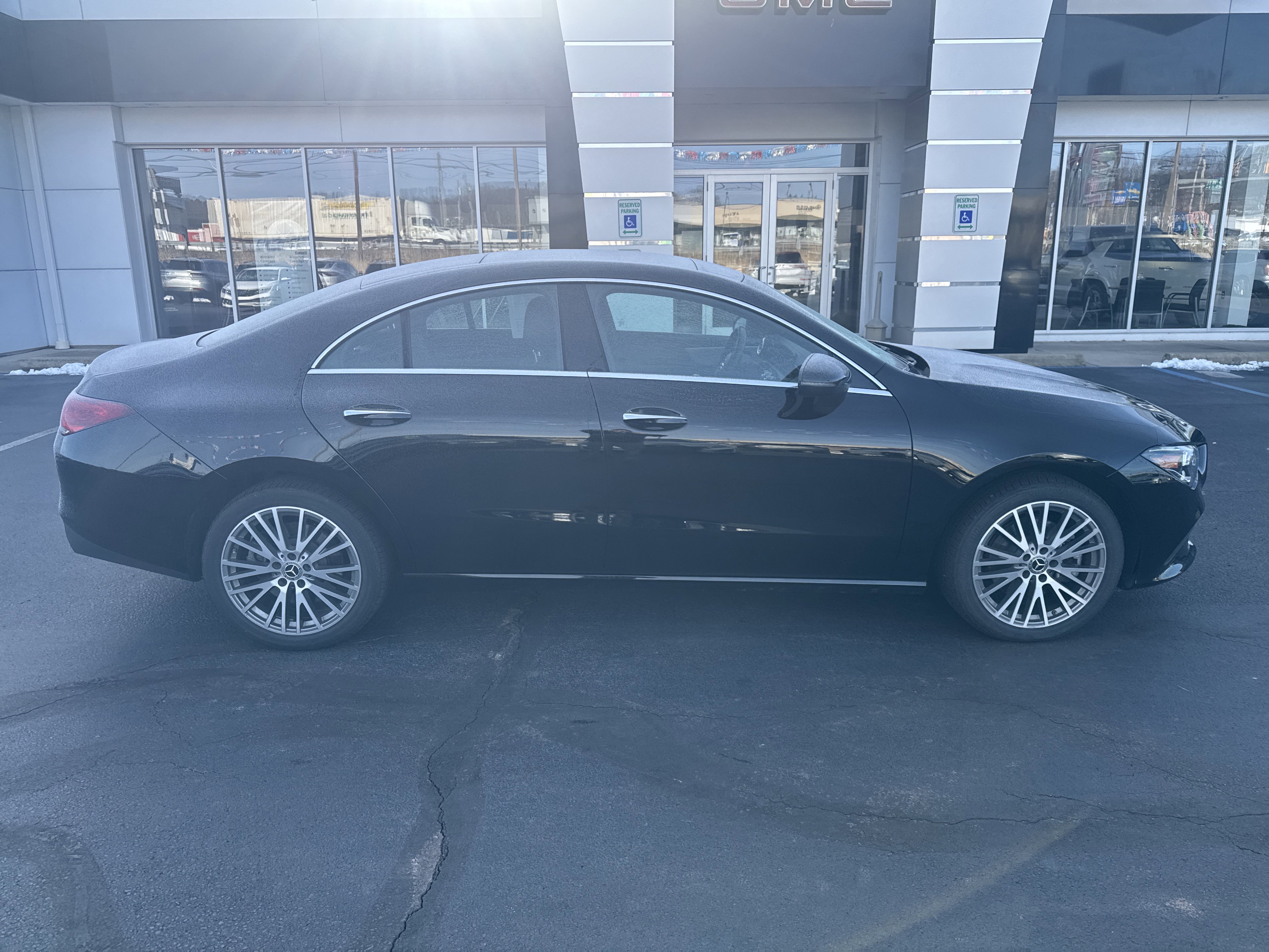 Used 2022 Mercedes-Benz CLA 250 4MATIC image 2