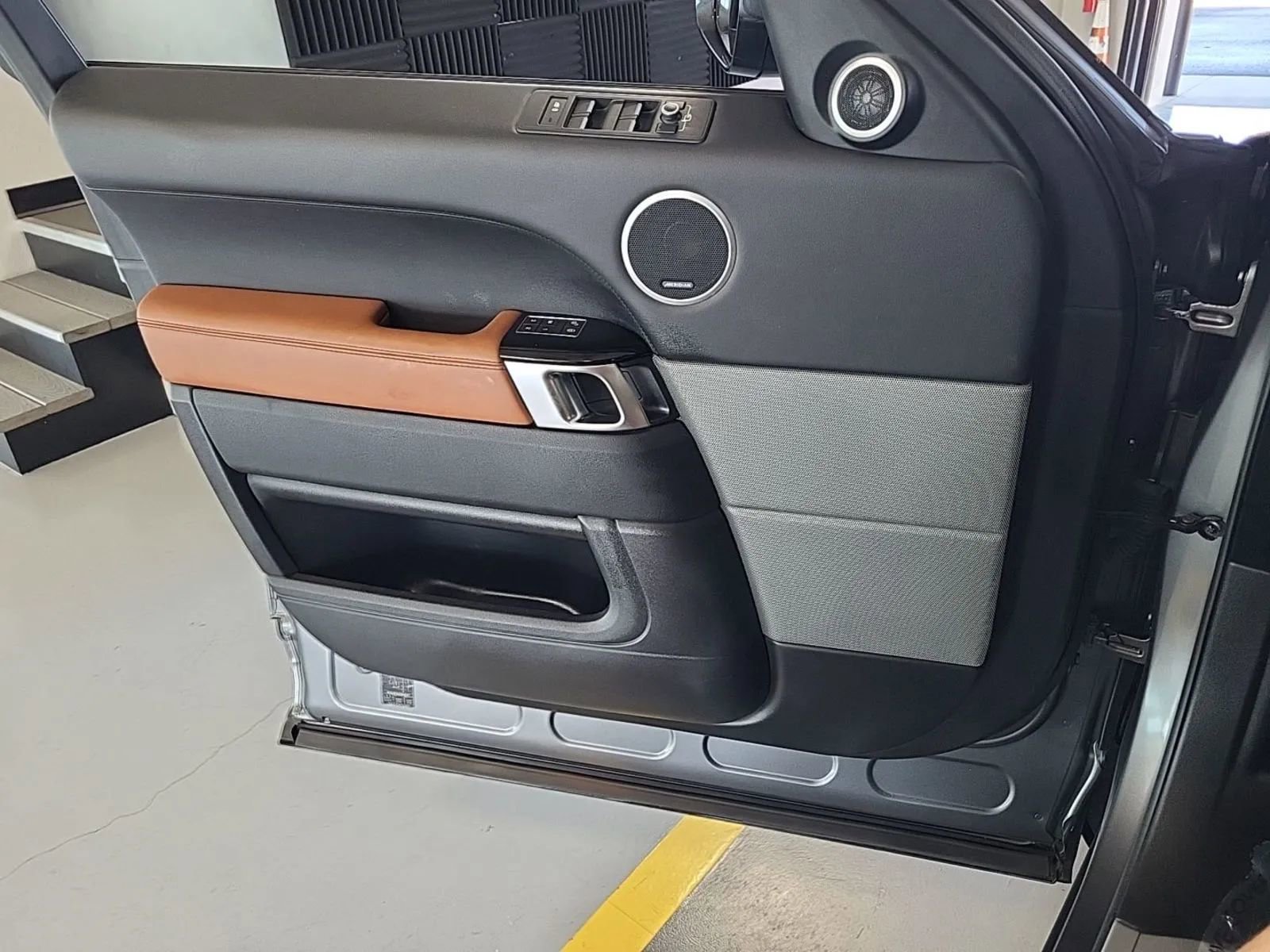 Used 2017 Land Rover Range Rover Sport Supercharged image 11