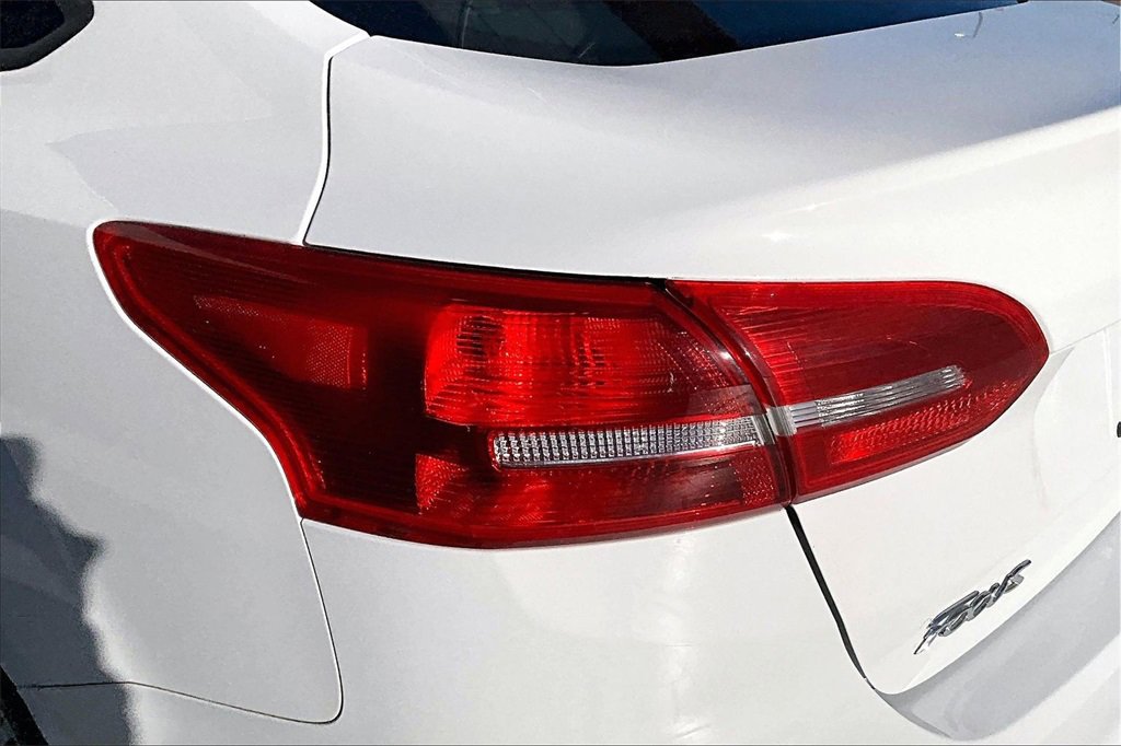 Used 2018 Ford Focus SE w/ SE Appearance Package image 20