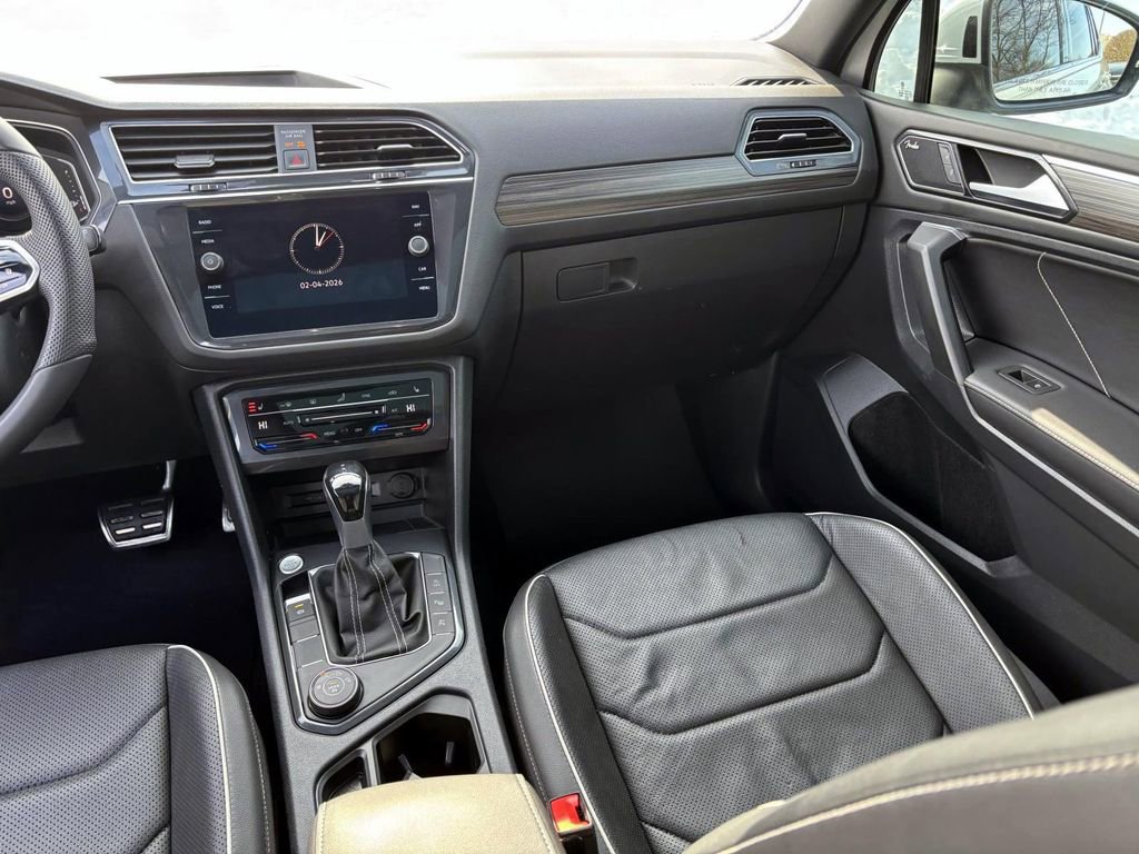 Used 2022 Volkswagen Tiguan SEL R-Line image 31