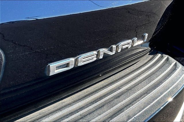 Used 2021 GMC Yukon Denali w/ Denali Premium Package AWD/4WD image 8