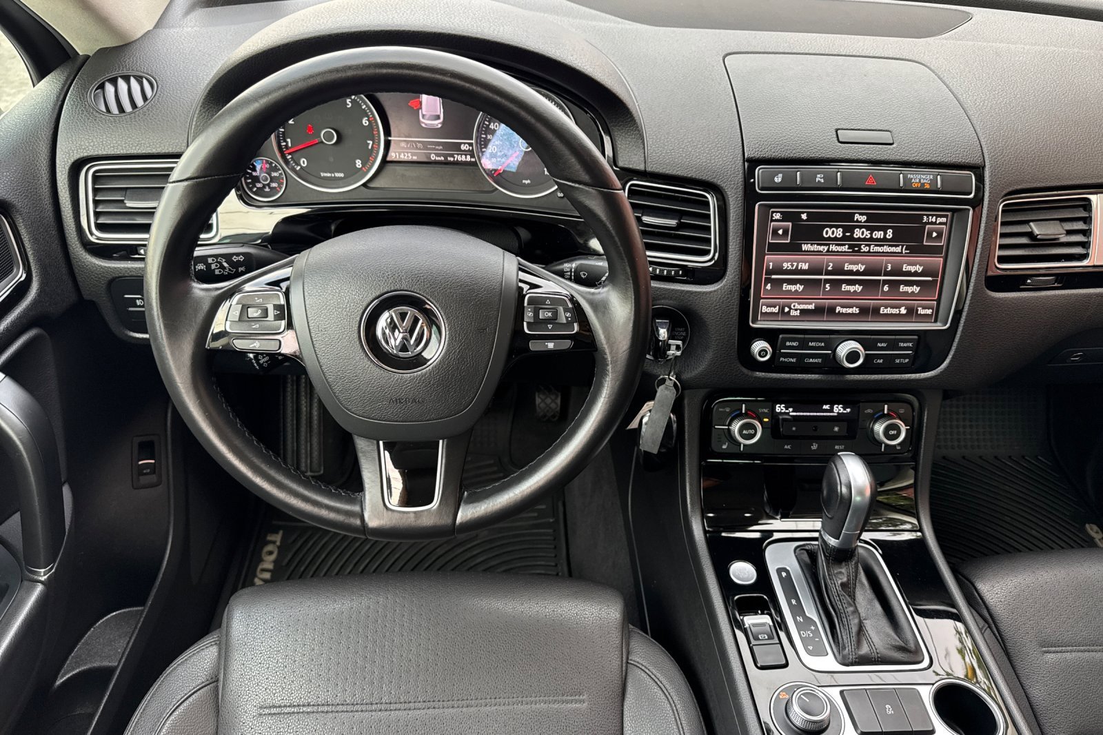 Used 2016 Volkswagen Touareg VR6 image 18