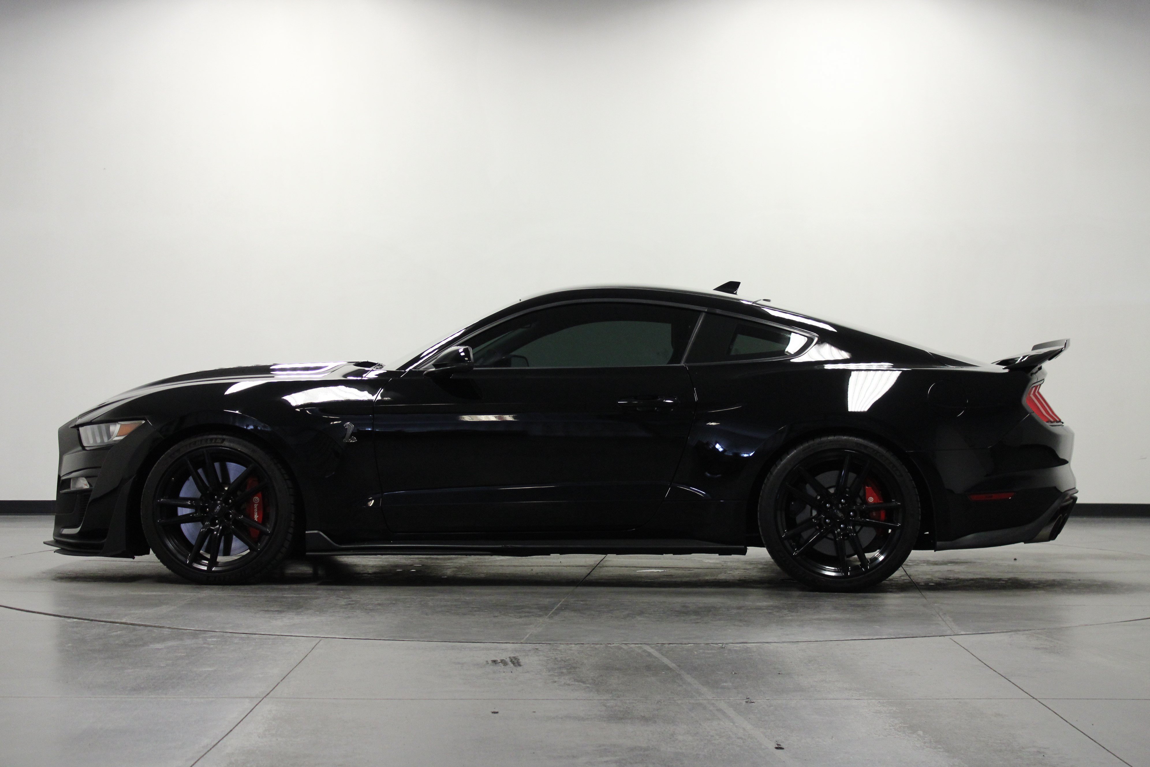 Used 2020 Ford Mustang Shelby GT500 w/ Technology Package RWD image 7