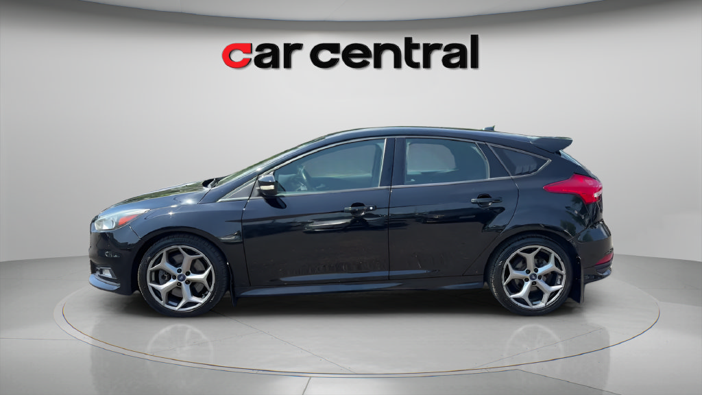 Used 2018 Ford Focus ST FWD image 2