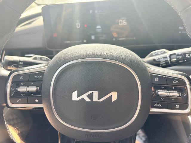 Used 2025 Kia Carnival FWD image 20
