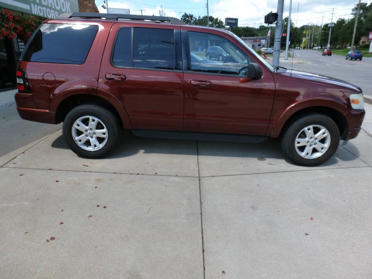 Used 2010 Ford Explorer XLT image 5