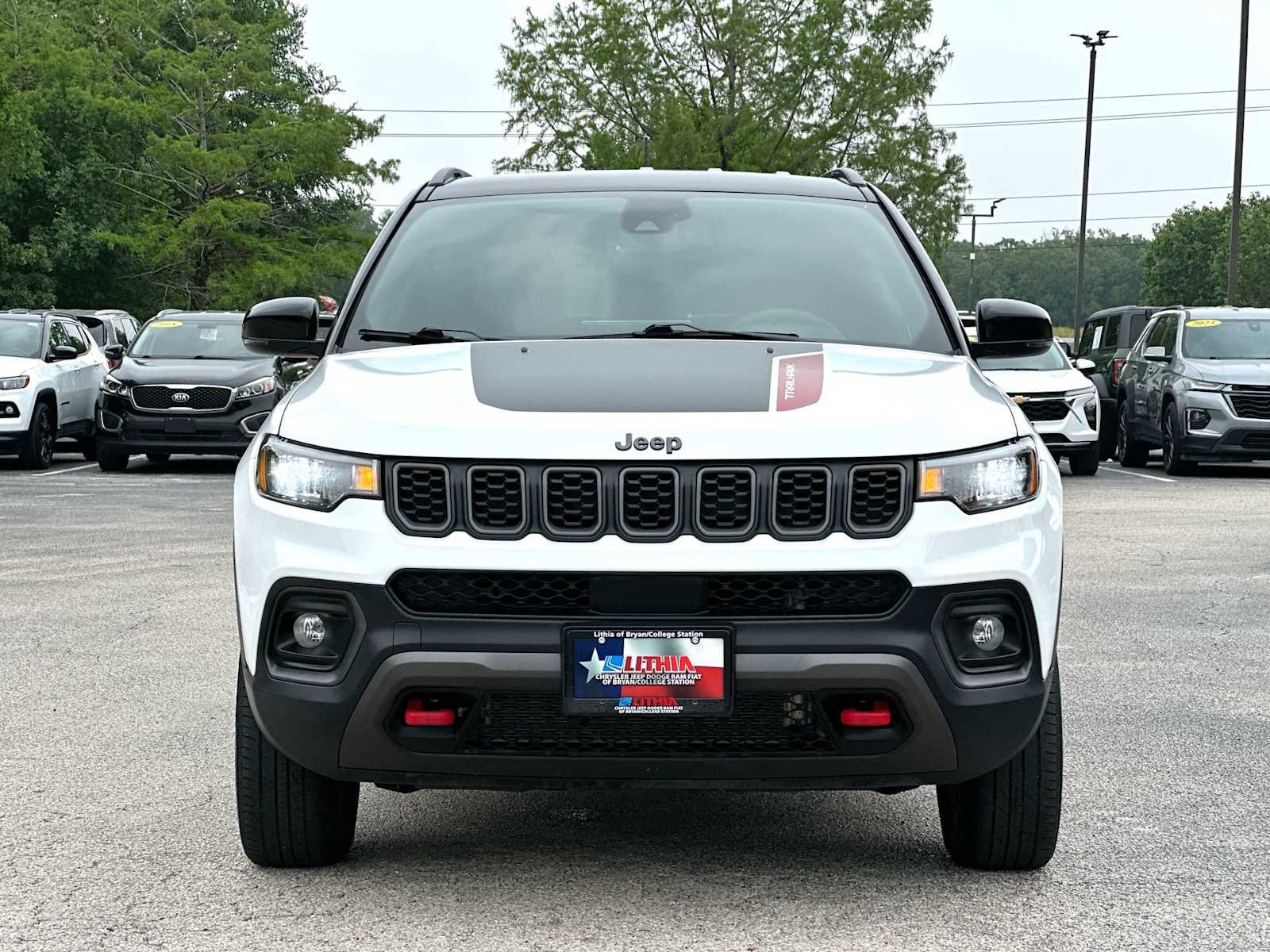 Used 2025 Jeep Compass Trailhawk w/ Trailer Tow Group AWD/4WD image 10
