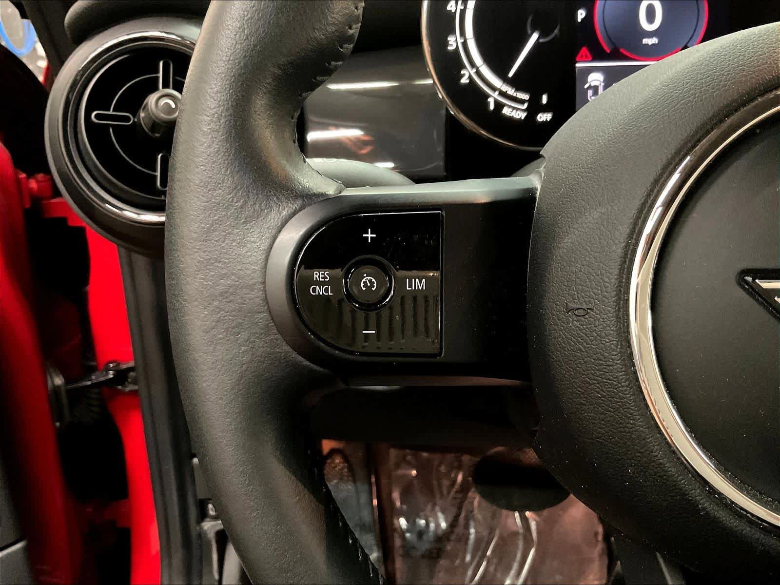 Used 2022 MINI Cooper 2-Door Hardtop image 19
