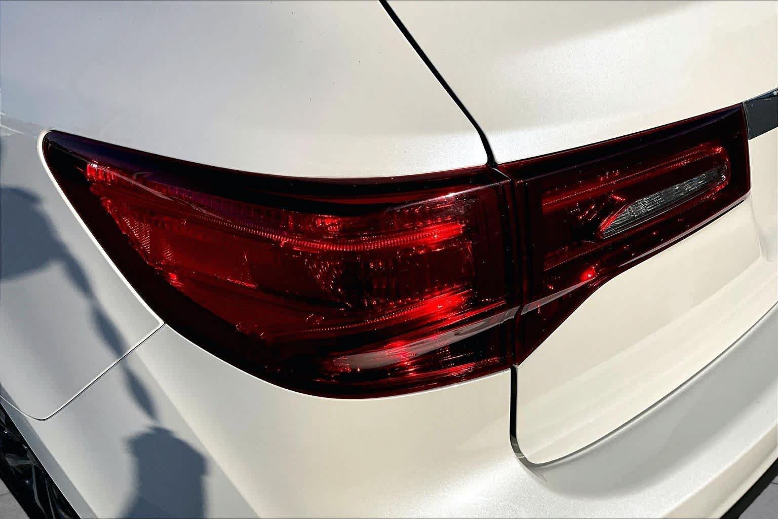 Used 2016 Acura MDX w/ Technology Package AWD/4WD image 28