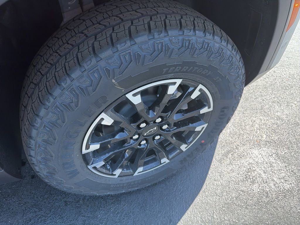 New 2026 Chevrolet Traverse Z71 w/ Enhanced Driving Package AWD/4WD image 4