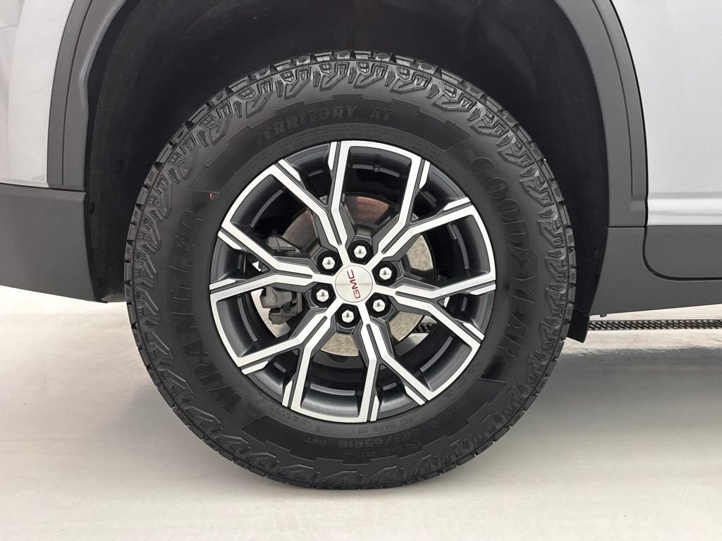 Used 2025 GMC Acadia AT4 w/ LPO, Floor Liner Package AWD/4WD image 11