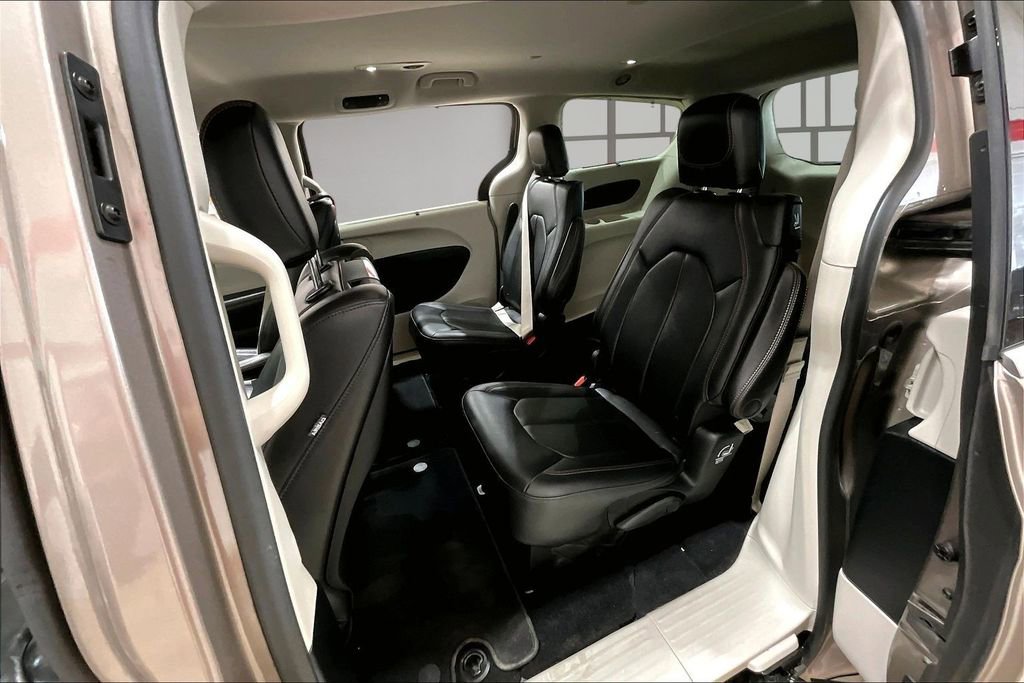 Used 2018 Chrysler Pacifica Touring-L Plus w/ Advanced Safetytec Group image 25