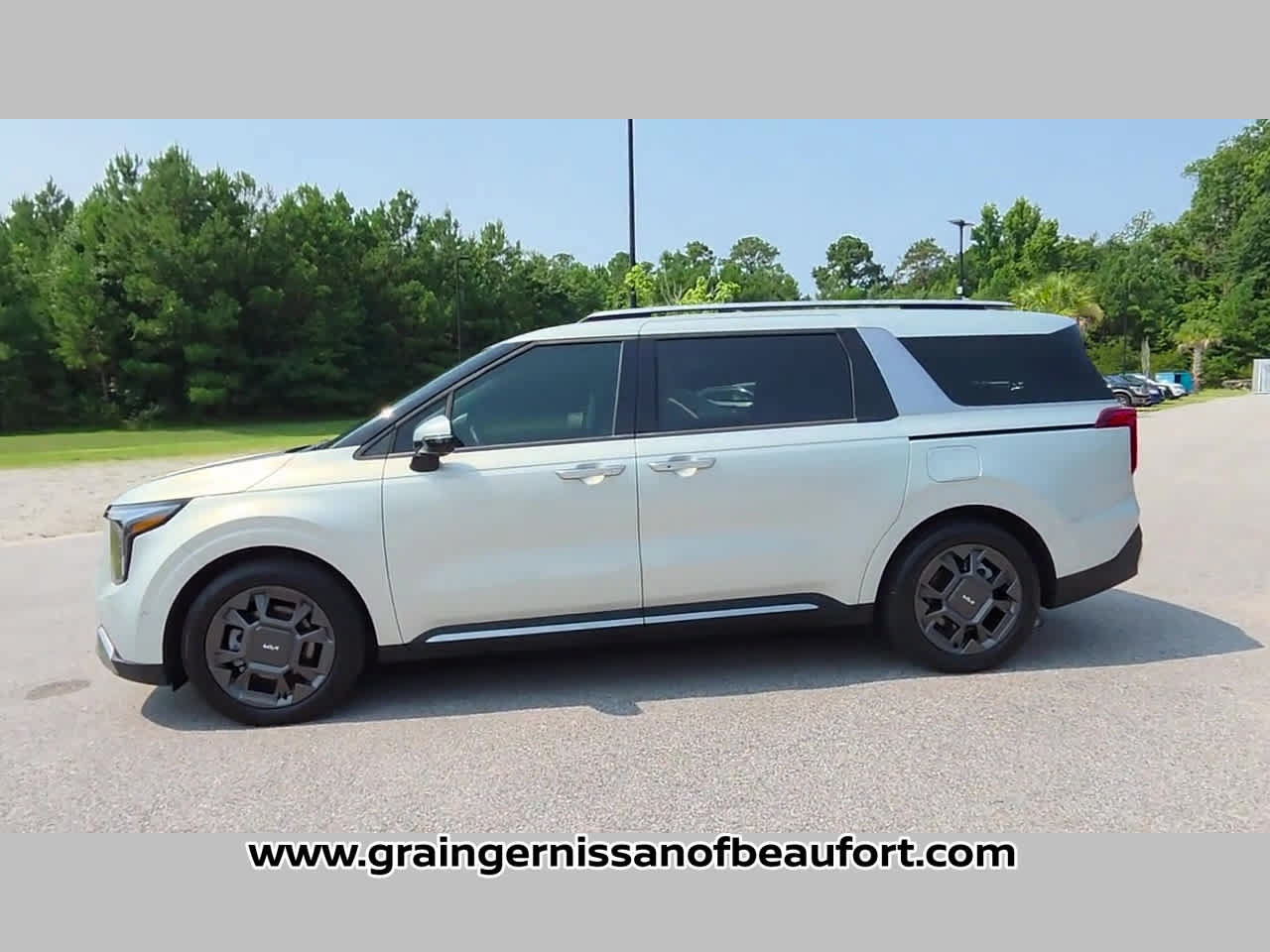 Used 2025 Kia Carnival SX FWD image 24