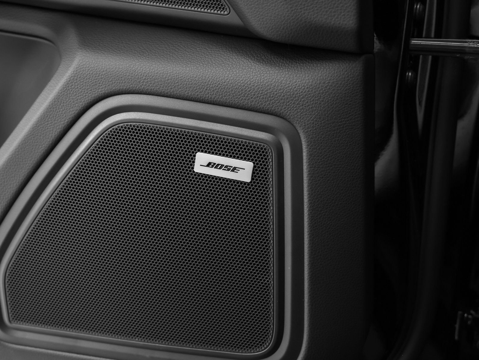 Certified 2025 Porsche Macan image 35