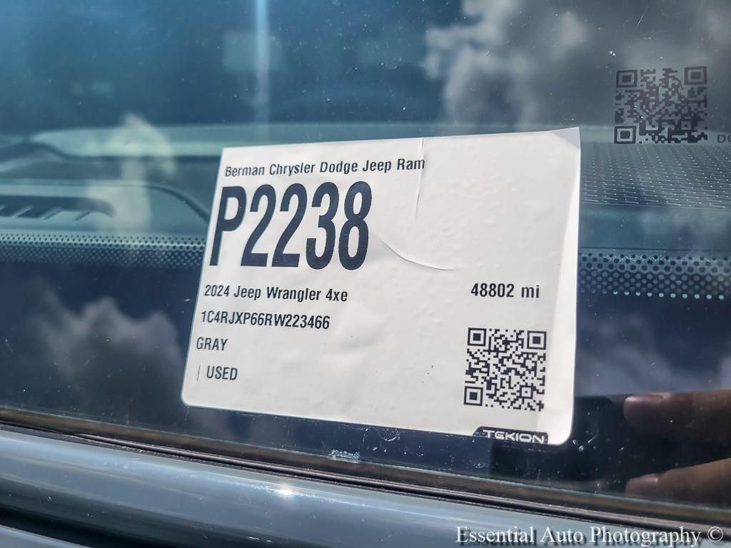 Used 2024 Jeep Wrangler Unlimited Sahara AWD/4WD image 27