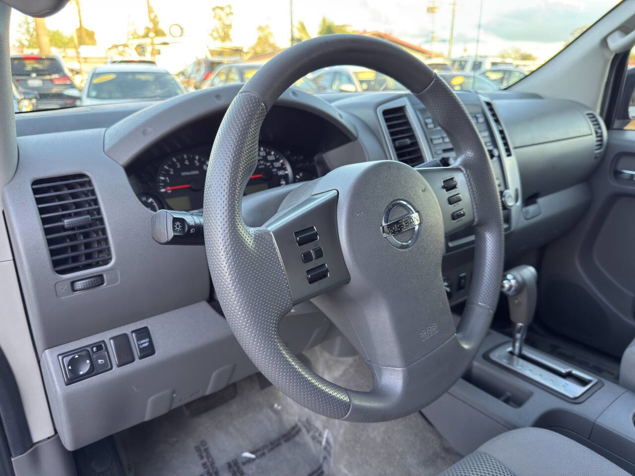 Used 2012 Nissan Frontier SV w/ SV Premium Utility Pkg AWD/4WD image 17