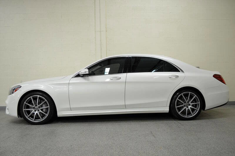 Used 2019 Mercedes-Benz S 560 Sedan w/ AMG Line Exterior image 3