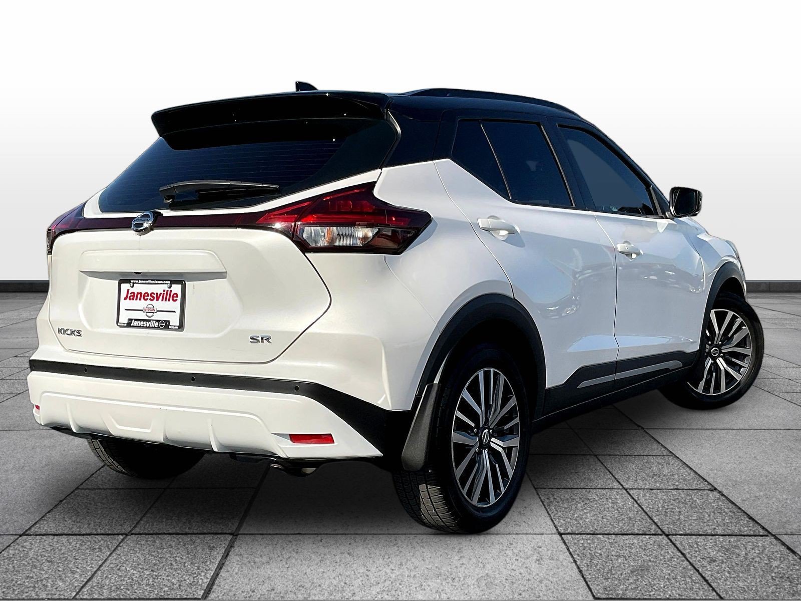 Certified 2021 Nissan Kicks SR w/ SR Premium Package FWD image 7