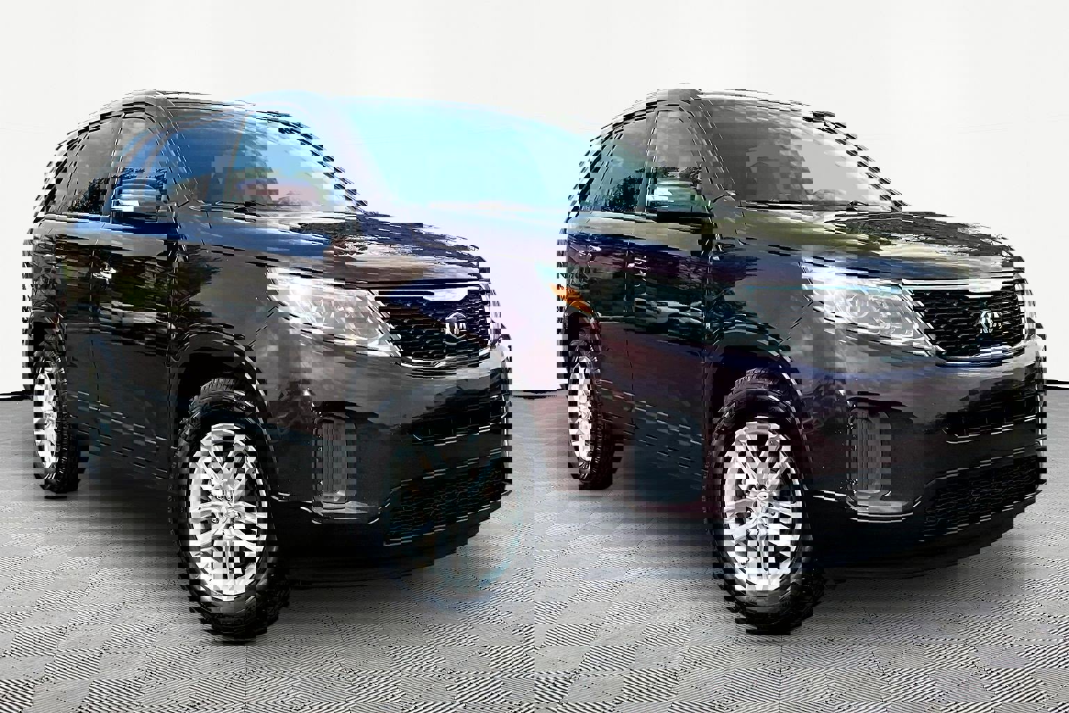 Used 2015 Kia Sorento LX image 3