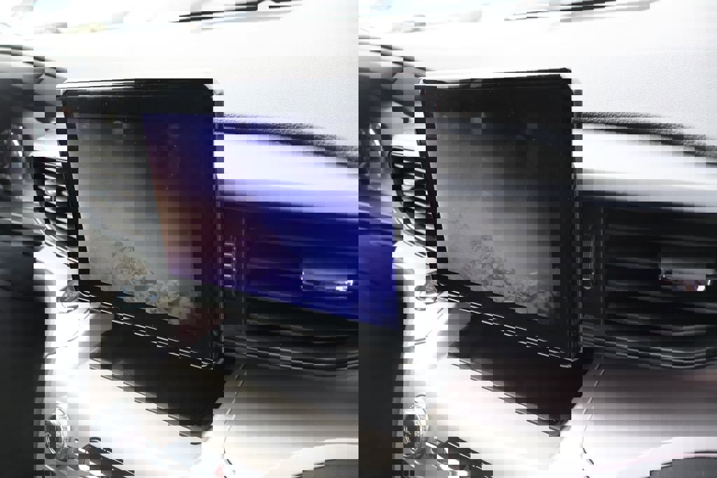 Used 2024 Ford Explorer XLT image 10