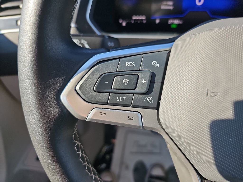 Used 2024 Volkswagen Tiguan SE image 22