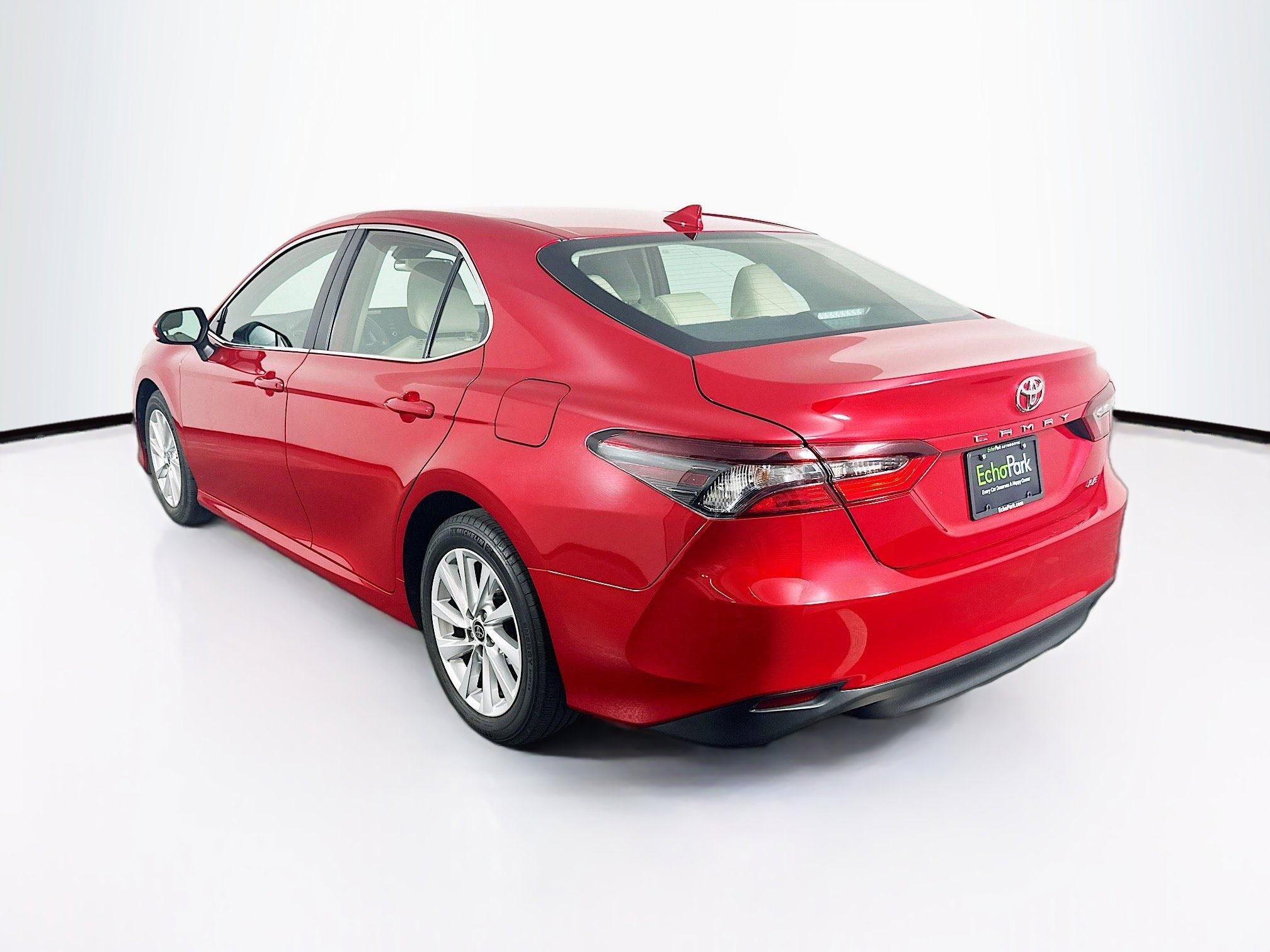 Used 2023 Toyota Camry LE image 5
