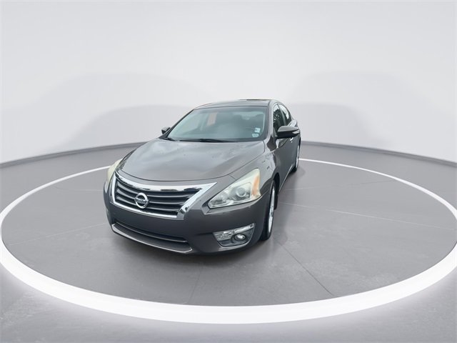 Used 2015 Nissan Altima 2.5 SV w/ Convenience Package image 4