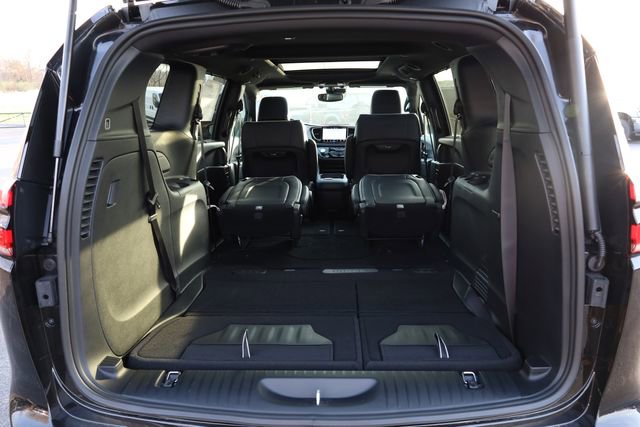 New 2026 Chrysler Pacifica Limited image 27