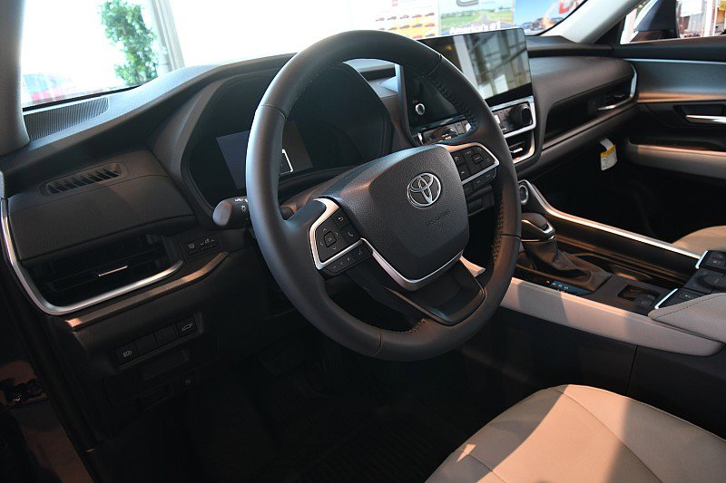 New 2026 Toyota Grand Highlander AWD Hybrid image 9