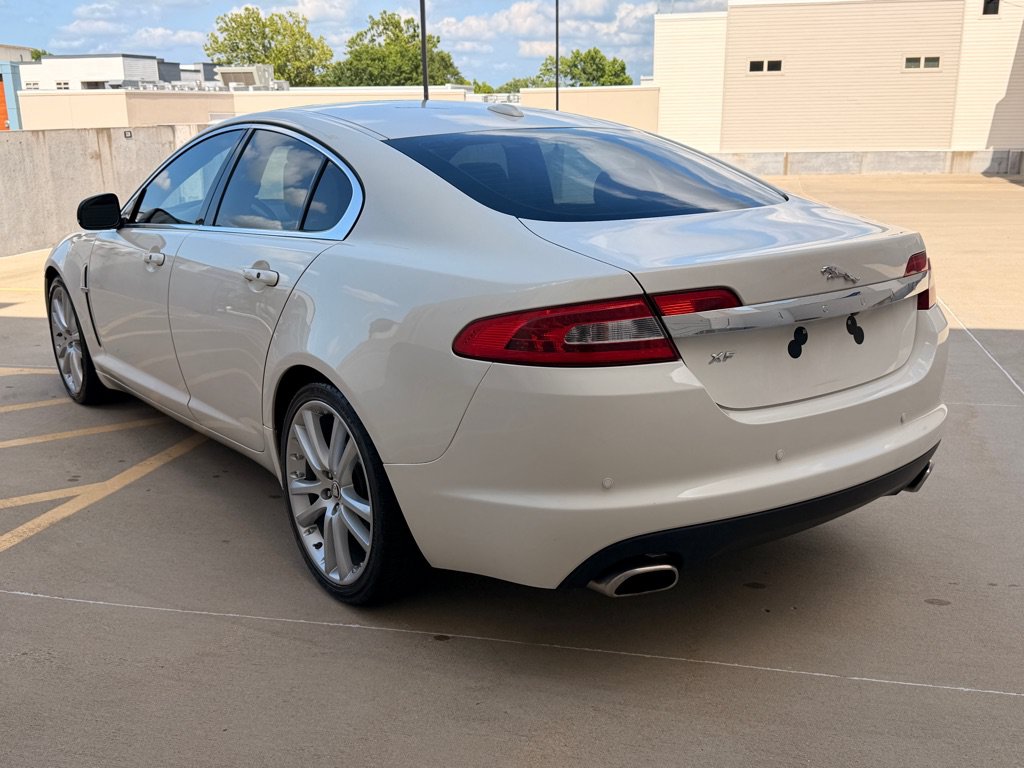 Used 2010 Jaguar XF Premium RWD image 5