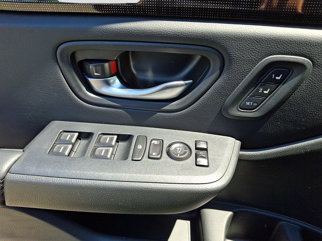 Used 2025 Honda Pilot Elite image 15