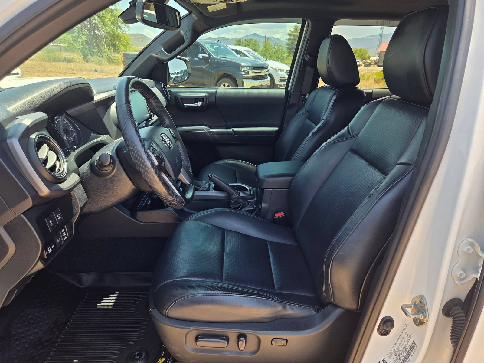 Used 2020 Toyota Tacoma TRD Sport w/ TRD Premium Sport Package AWD/4WD image 12