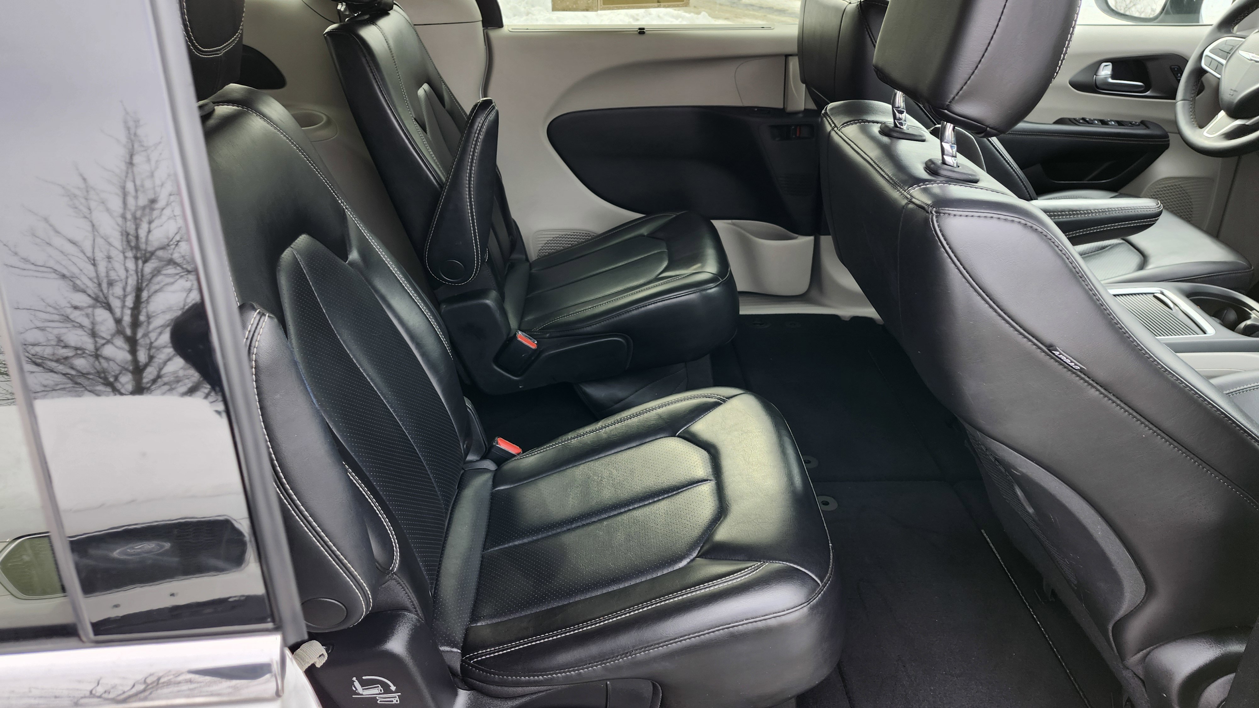 Used 2023 Chrysler Pacifica Touring-L image 17