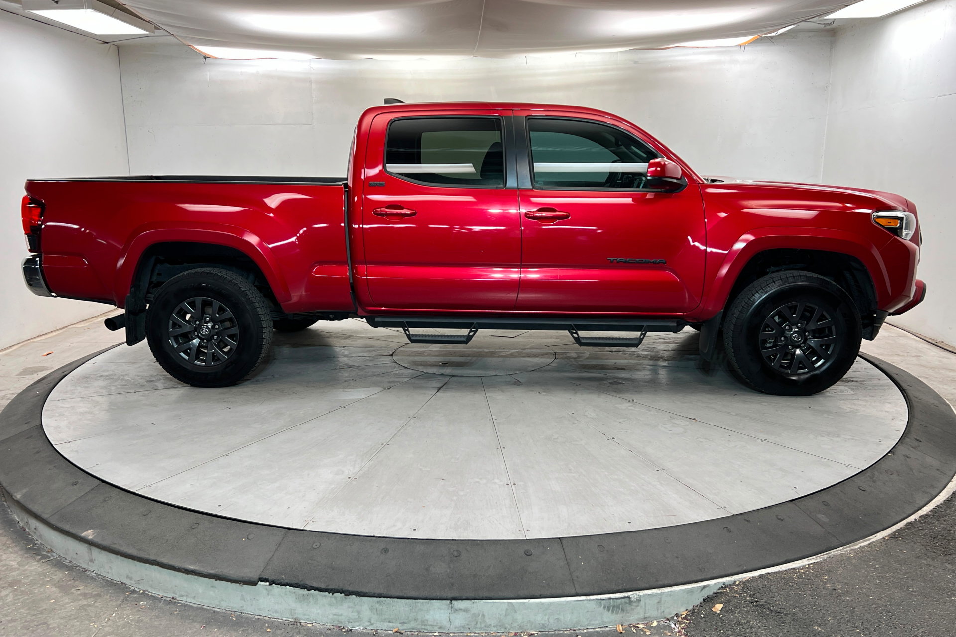 Used 2023 Toyota Tacoma SR5 RWD image 7