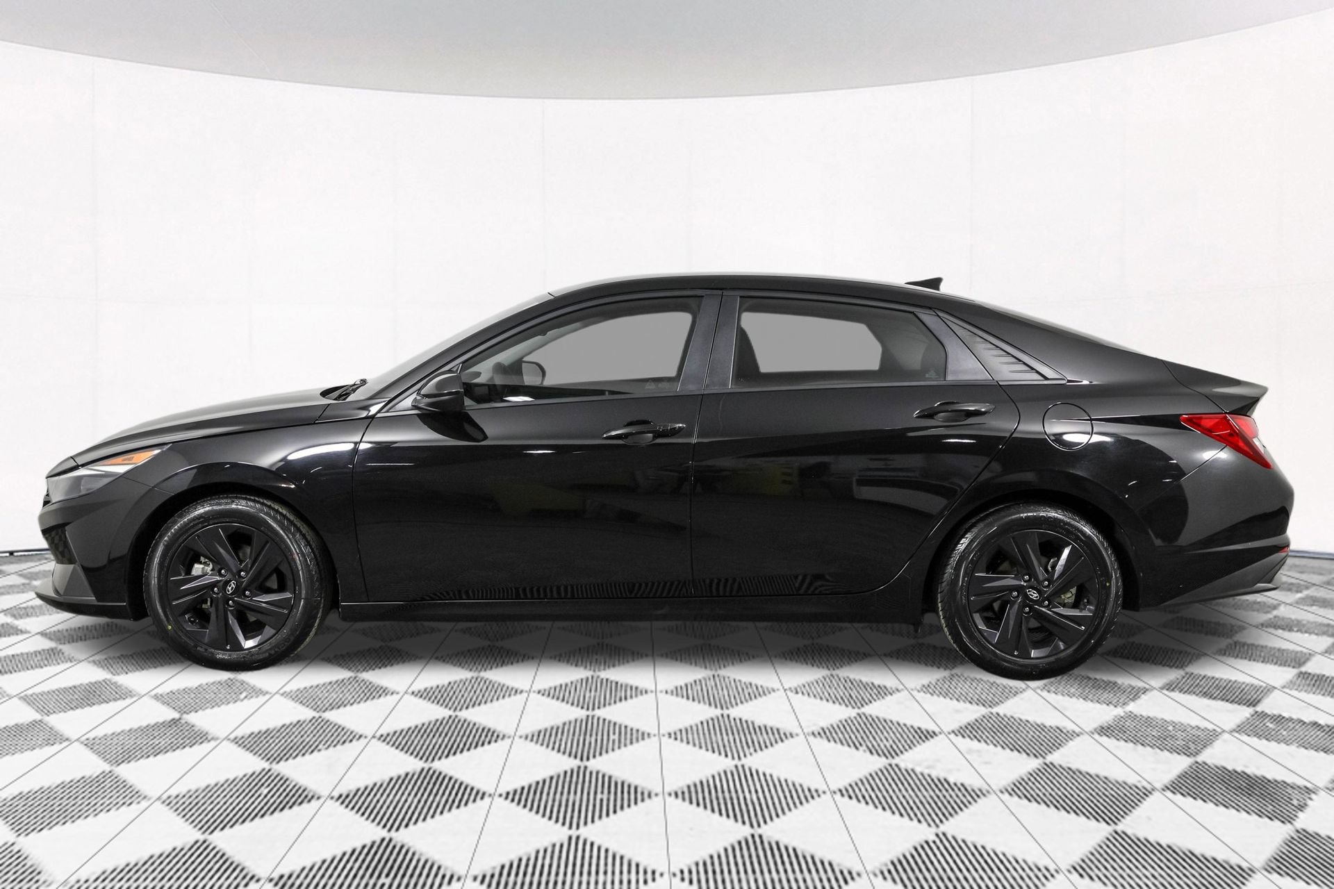 Used 2021 Hyundai Elantra SEL FWD image 19