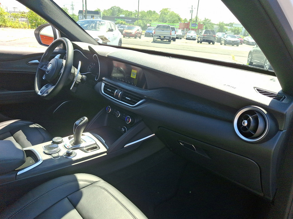 Used 2023 Alfa Romeo Stelvio Sprint image 11
