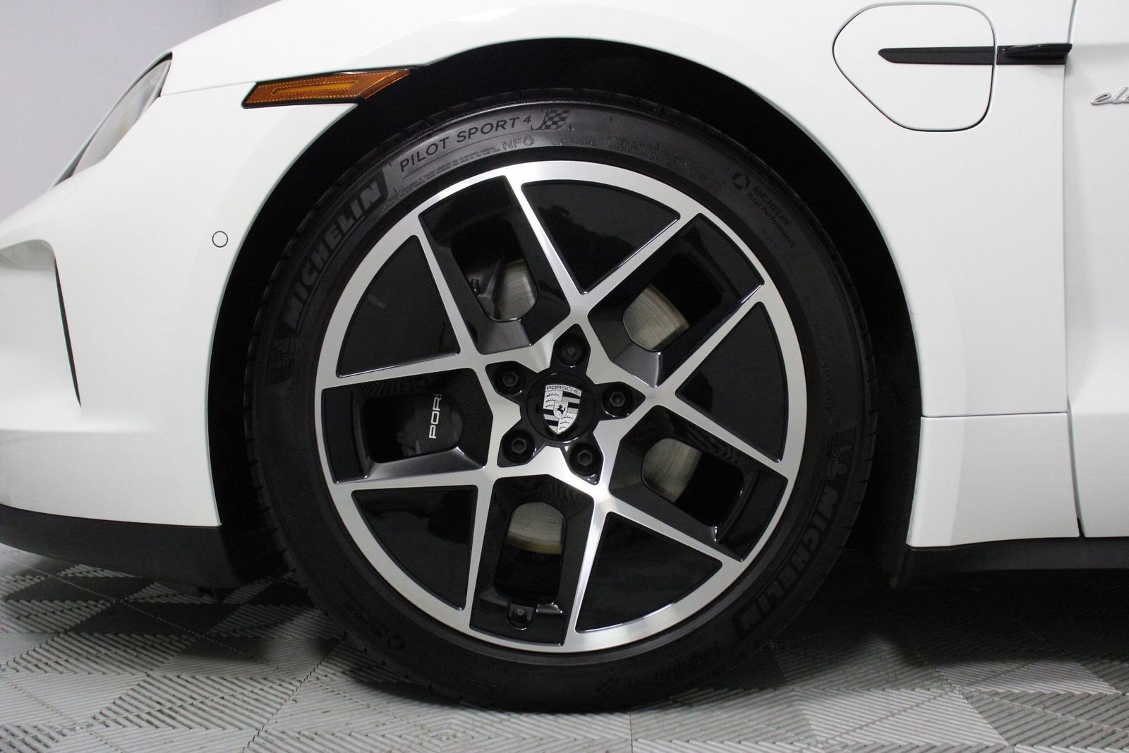 Certified 2025 Porsche Taycan image 28