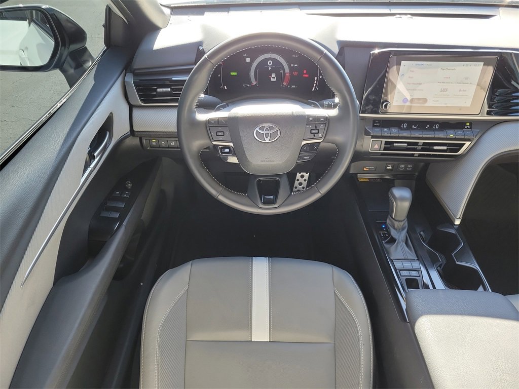 Used 2025 Toyota Camry SE image 18